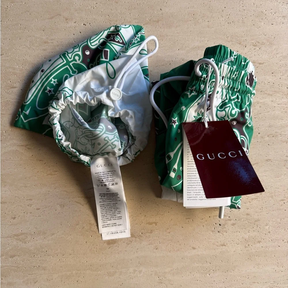 NWT GUCCI LOGO PRINT DRAWSTRING SWIM SHORTS 💚🌟